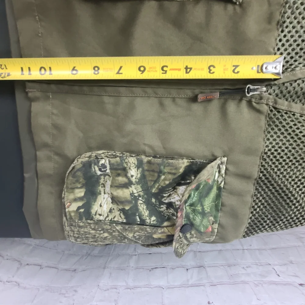 MossyOak Break-Up Infinity Outdoor Sports Vest. Men's XL/2XL Green Camo